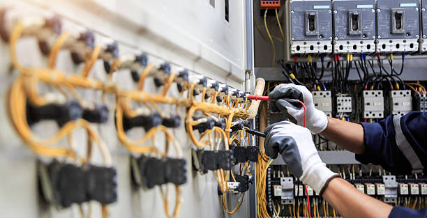 Professional Electrician technician working in Copeland, OK